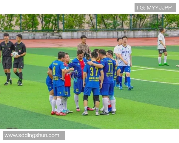 足球明星的魅力瞬间展现他们在绿茵场上的风采与激情